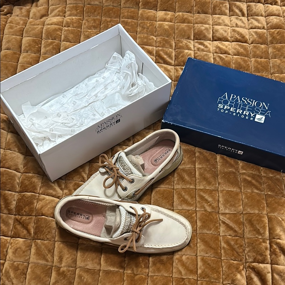 Sperry Women's Beige Boat Shoes